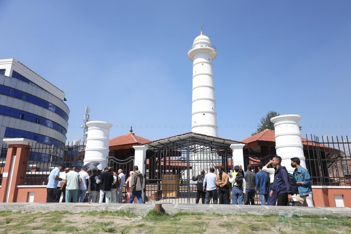 धरहरामा आधारभूत सुविधा अभाव, अवलोकनकर्तालाई सास्ती