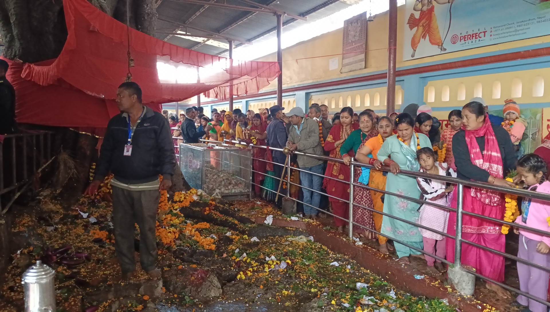 धनुषाधाममा दोस्रो आइतबारको मकर मेलामा लाखौँ भक्तजनको घुइँचो