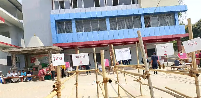 धनुषाधाम–१ गिविन्दपुर मतदान केन्द्रमा शान्तिपूर्ण मतदान, मतदाता उत्साहित