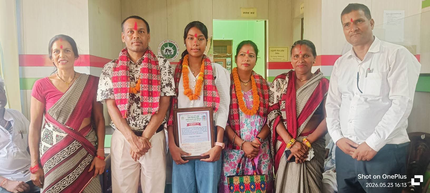 साना किसान कृषि सहकारीद्वारा उत्कृष्ट विद्यार्थीलाई सम्मान र छात्रवृत्ति प्रदान