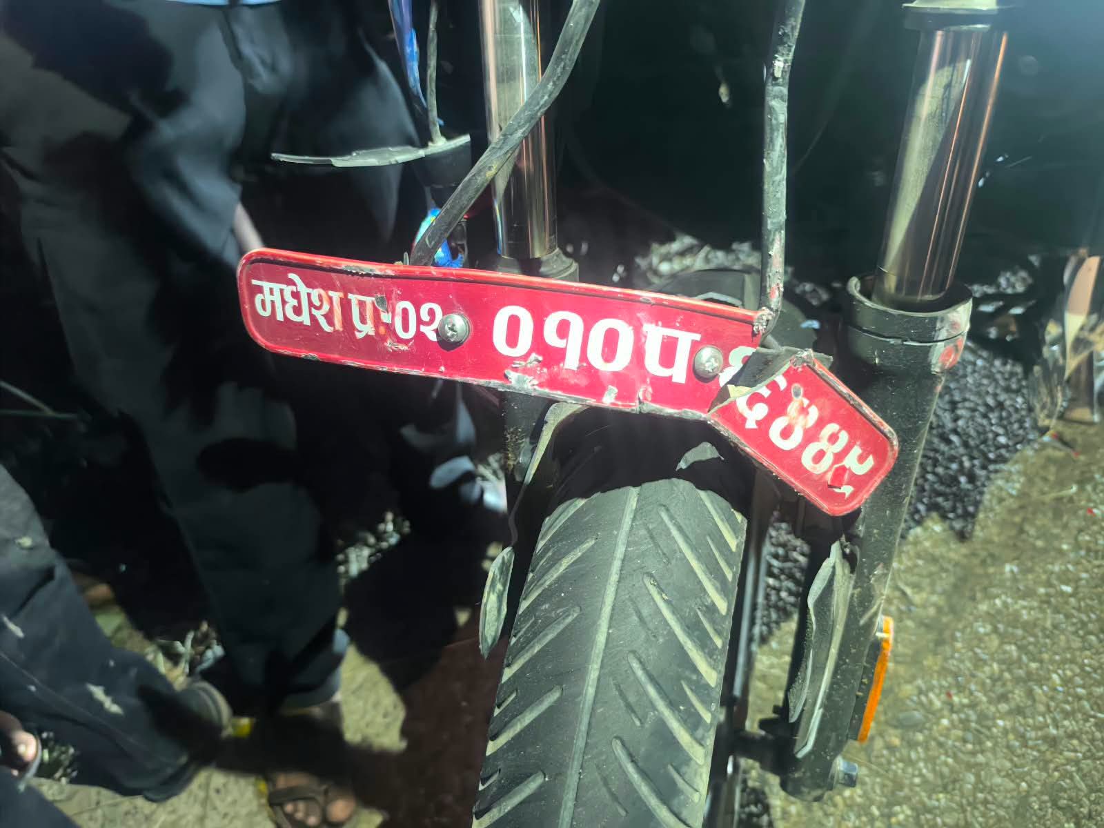 धनुषाको मखनाहामा बसको ठक्करबाट तीन जना घाइते, दुईको अवस्था गम्भीर